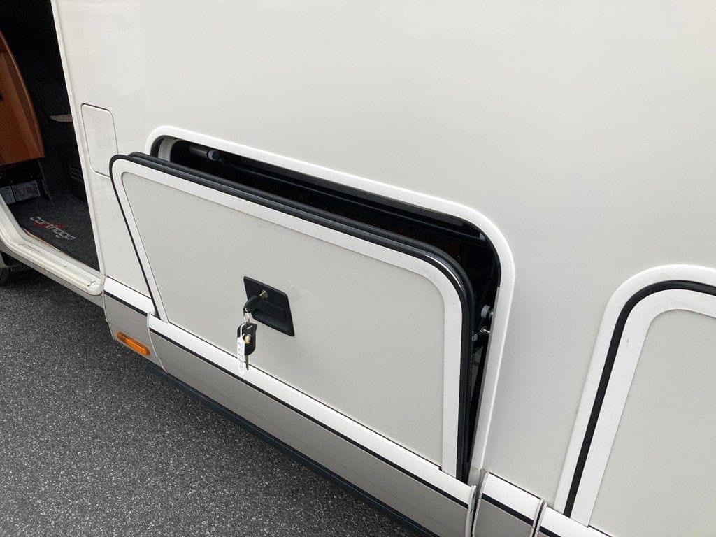 Camping-car Intégré Carthago Chic E-line en 51 QB – Image 32