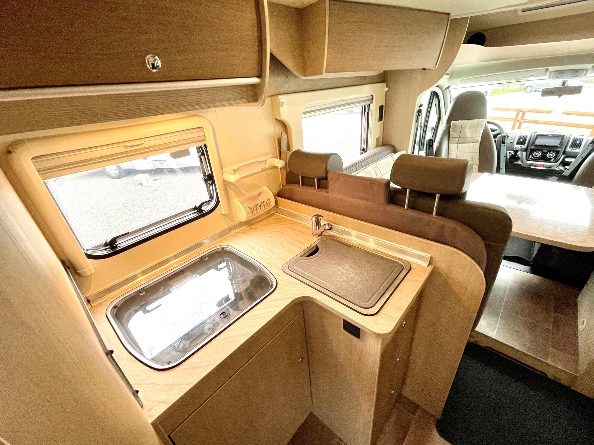 Camping-car FIAT Ducato 2.3JTD 130PS BÜRSTNER 55 ans ***LIT ÉLÉVATEUR*** (semi-intégré) – Image 12