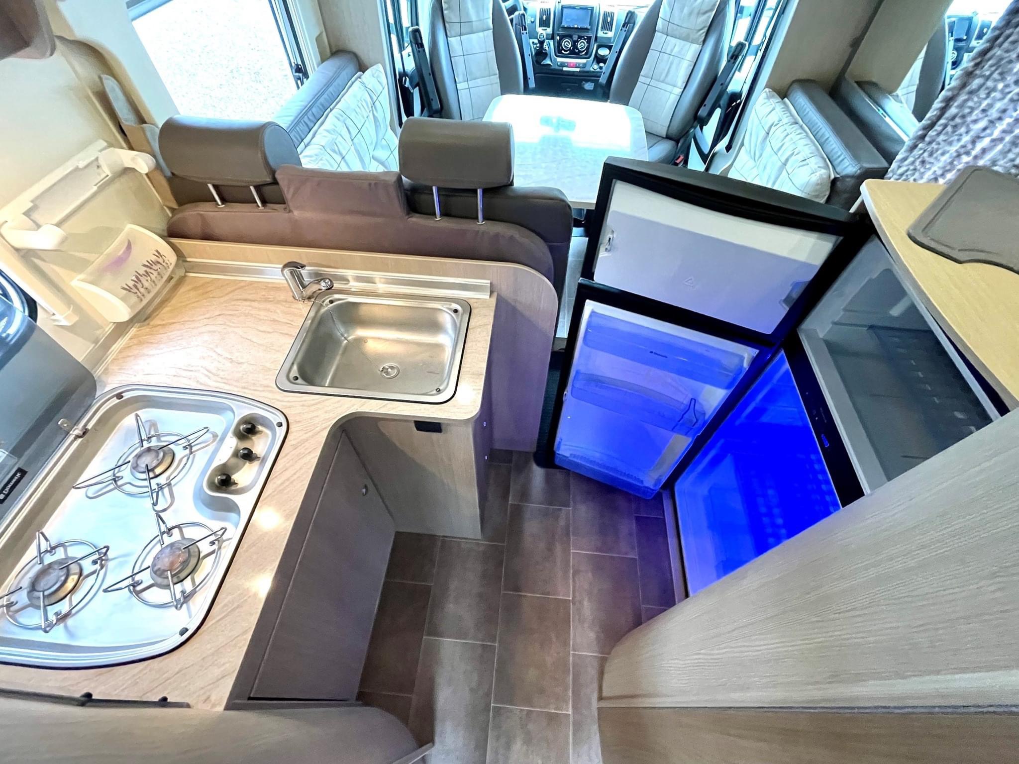 Camping-car FIAT Ducato 2.3JTD 130PS BÜRSTNER 55 ans ***LIT ÉLÉVATEUR*** (semi-intégré) – Image 13