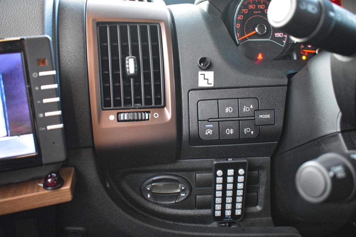 Camping-car FRANKIA L 840 GD 5.5T F-LINE LUXE AUVENT AUTOMATIQUE FOUR DOMETIC – Image 17