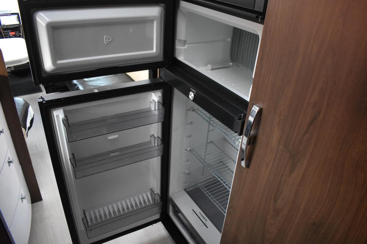 Camping-car FRANKIA L 840 GD 5.5T F-LINE LUXE AUVENT AUTOMATIQUE FOUR DOMETIC – Image 32