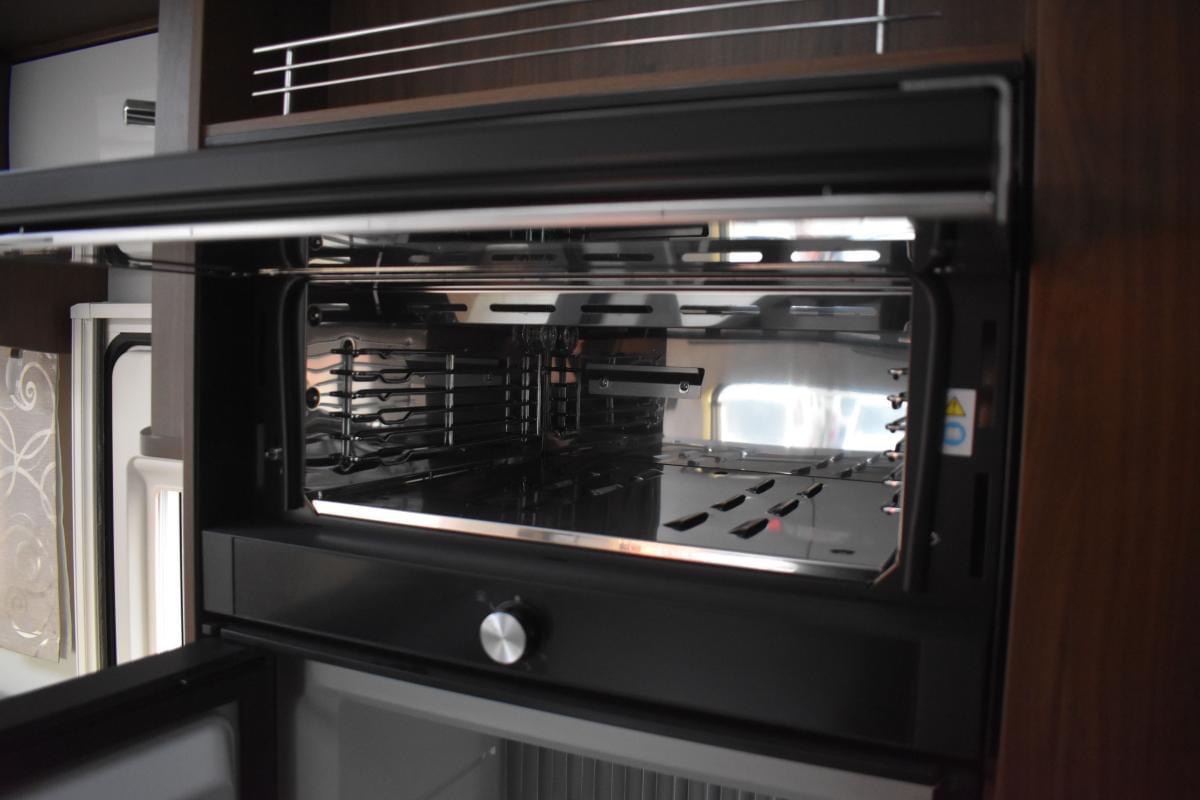 Camping-car FRANKIA L 840 GD 5.5T F-LINE LUXE AUVENT AUTOMATIQUE FOUR DOMETIC – Image 33