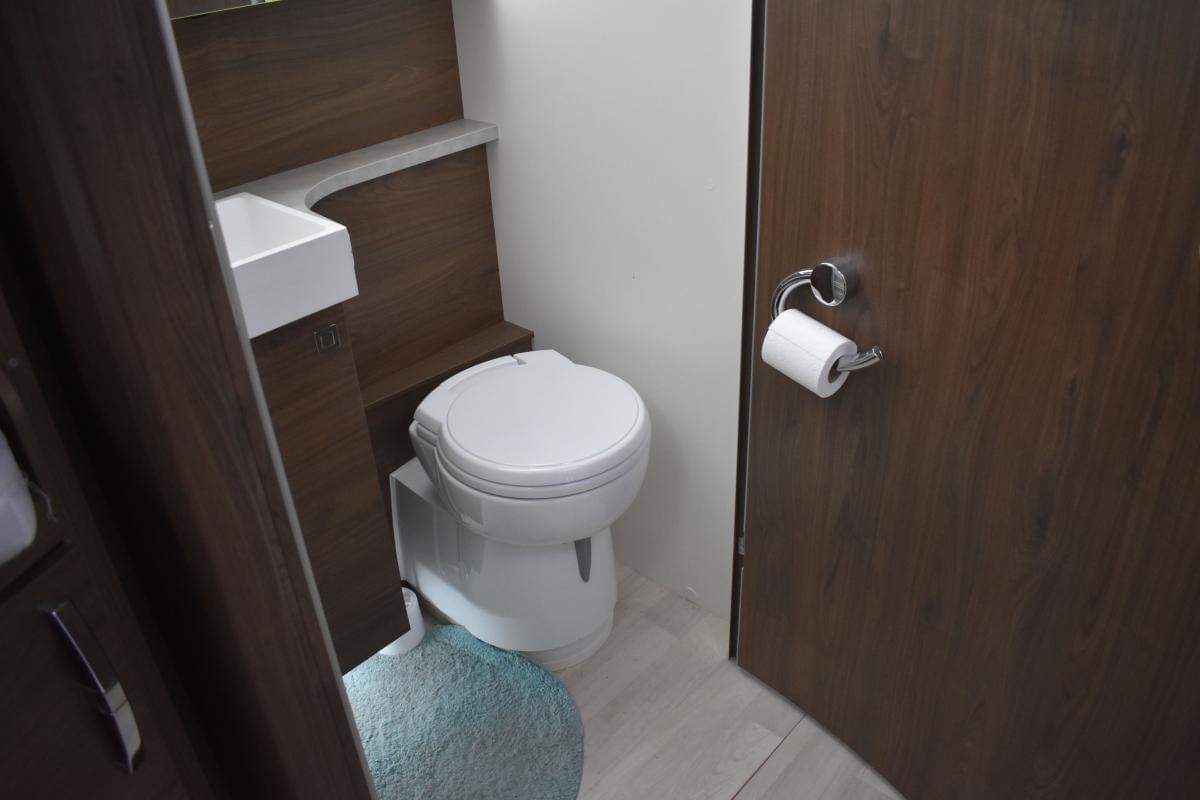 Camping-car FRANKIA L 840 GD 5.5T F-LINE LUXE AUVENT AUTOMATIQUE FOUR DOMETIC – Image 65