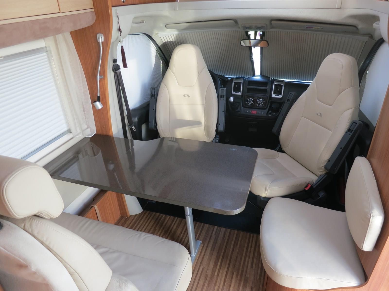 Camping-car ADRIA Compact SPX (semi-intégré) – Image 2