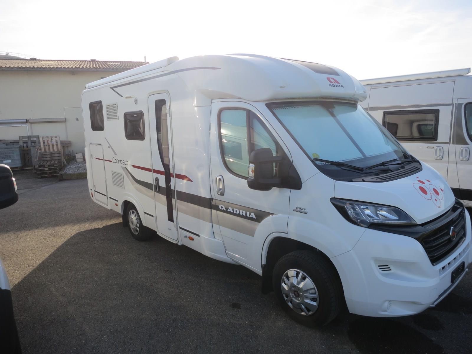 Camping-car ADRIA Compact SPX (semi-intégré) – Image 3