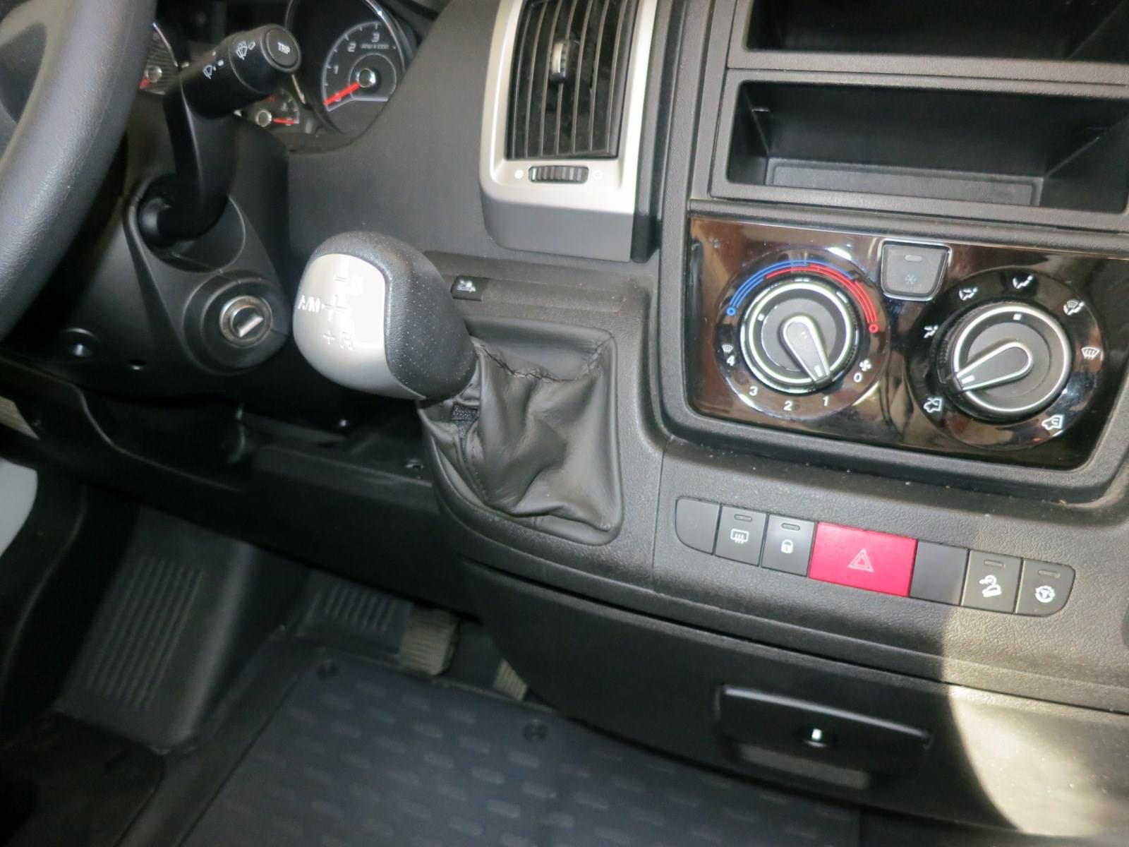 Camping-car ADRIA Compact SPX (semi-intégré) – Image 8