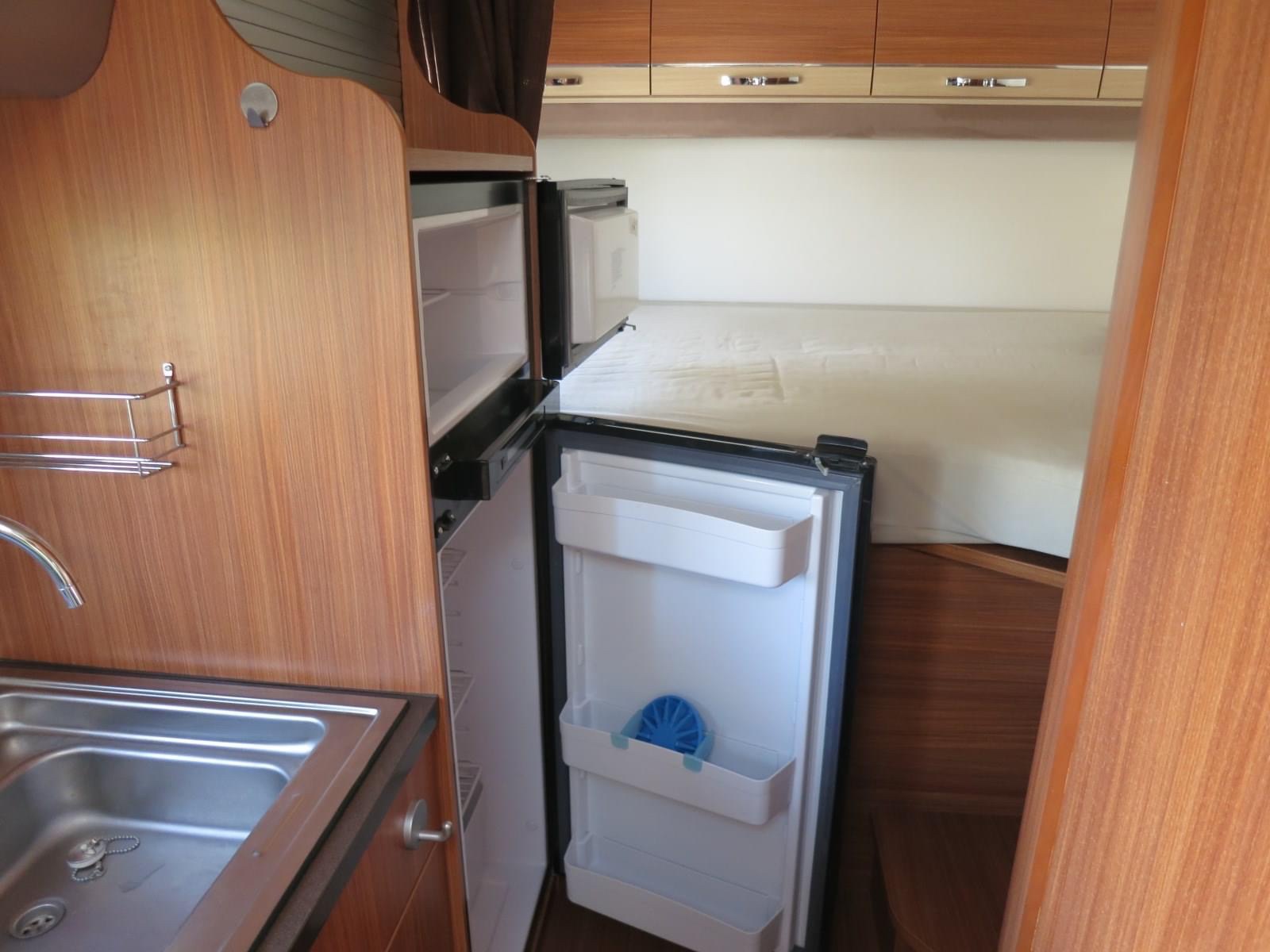 Camping-car ADRIA Compact SPX (semi-intégré) – Image 12