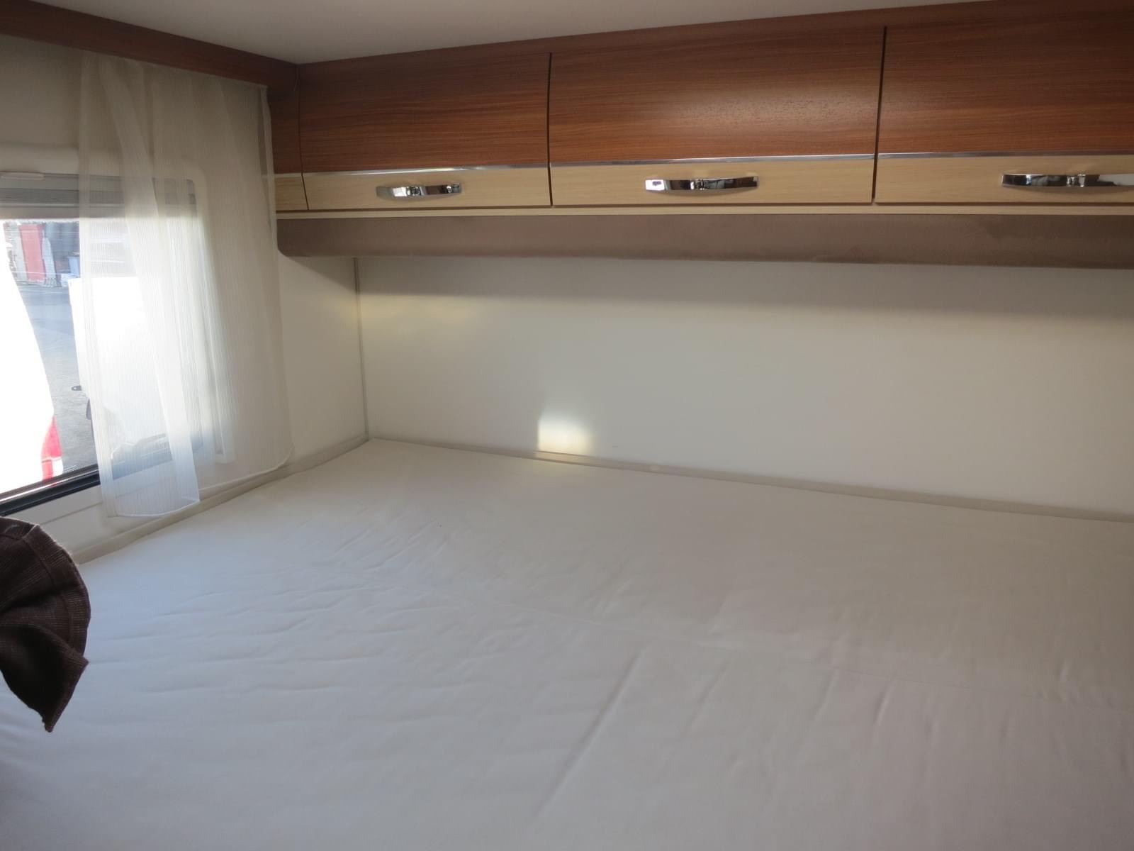 Camping-car ADRIA Compact SPX (semi-intégré) – Image 16