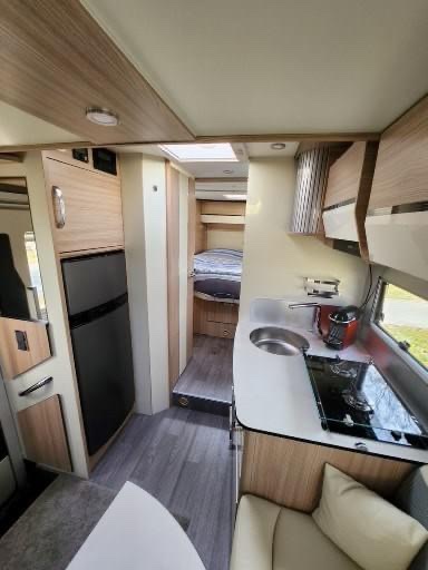 Camping-car FLEURETTE Florium Mayflower 74 LMF (Semi-intégré) – Image 12