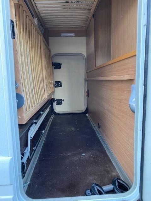 Camping-car KNAUS Family 600 DKG transmission automatique (alcôve) – Image 7