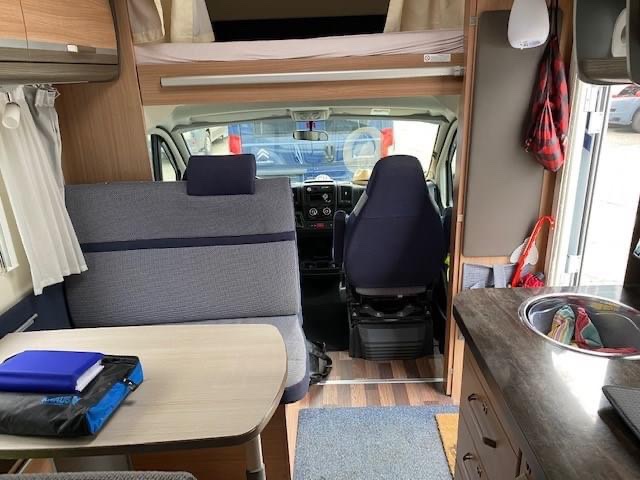 Camping-car KNAUS Family 600 DKG transmission automatique (alcôve) – Image 8