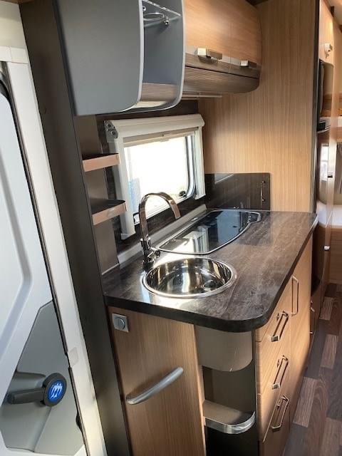 Camping-car KNAUS Family 600 DKG transmission automatique (alcôve) – Image 11