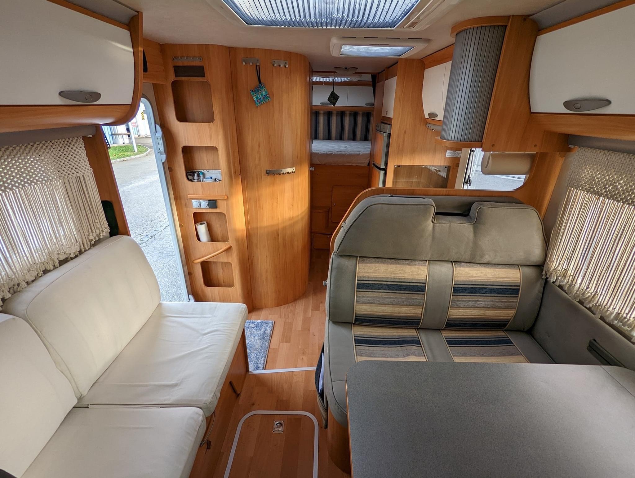 Camping-car ADRIA ADRIATIK 680 SP (Intégré) – Image 3