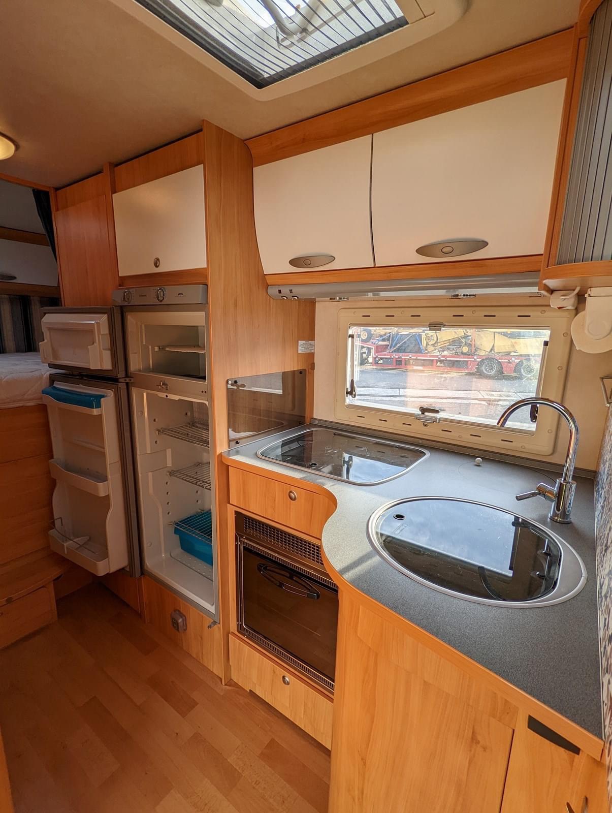 Camping-car ADRIA ADRIATIK 680 SP (Intégré) – Image 4