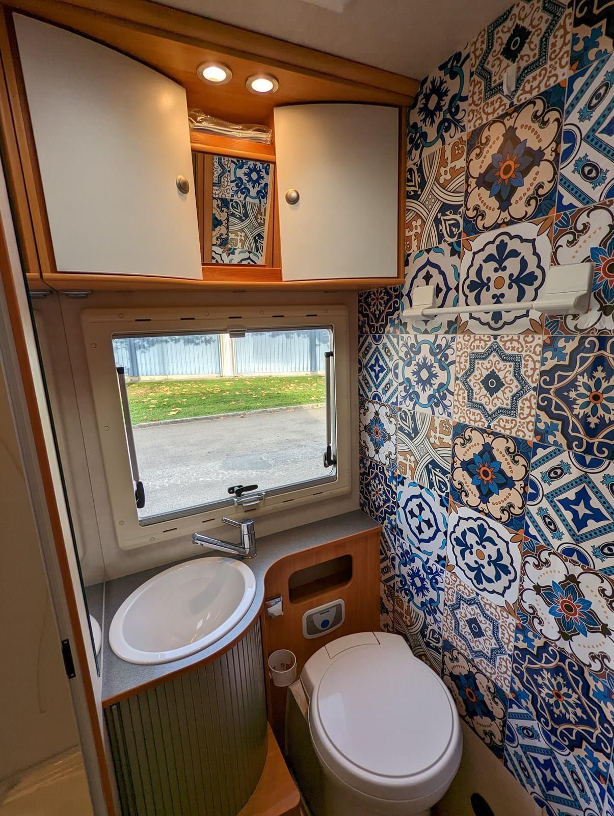 Camping-car ADRIA ADRIATIK 680 SP (Intégré) – Image 5