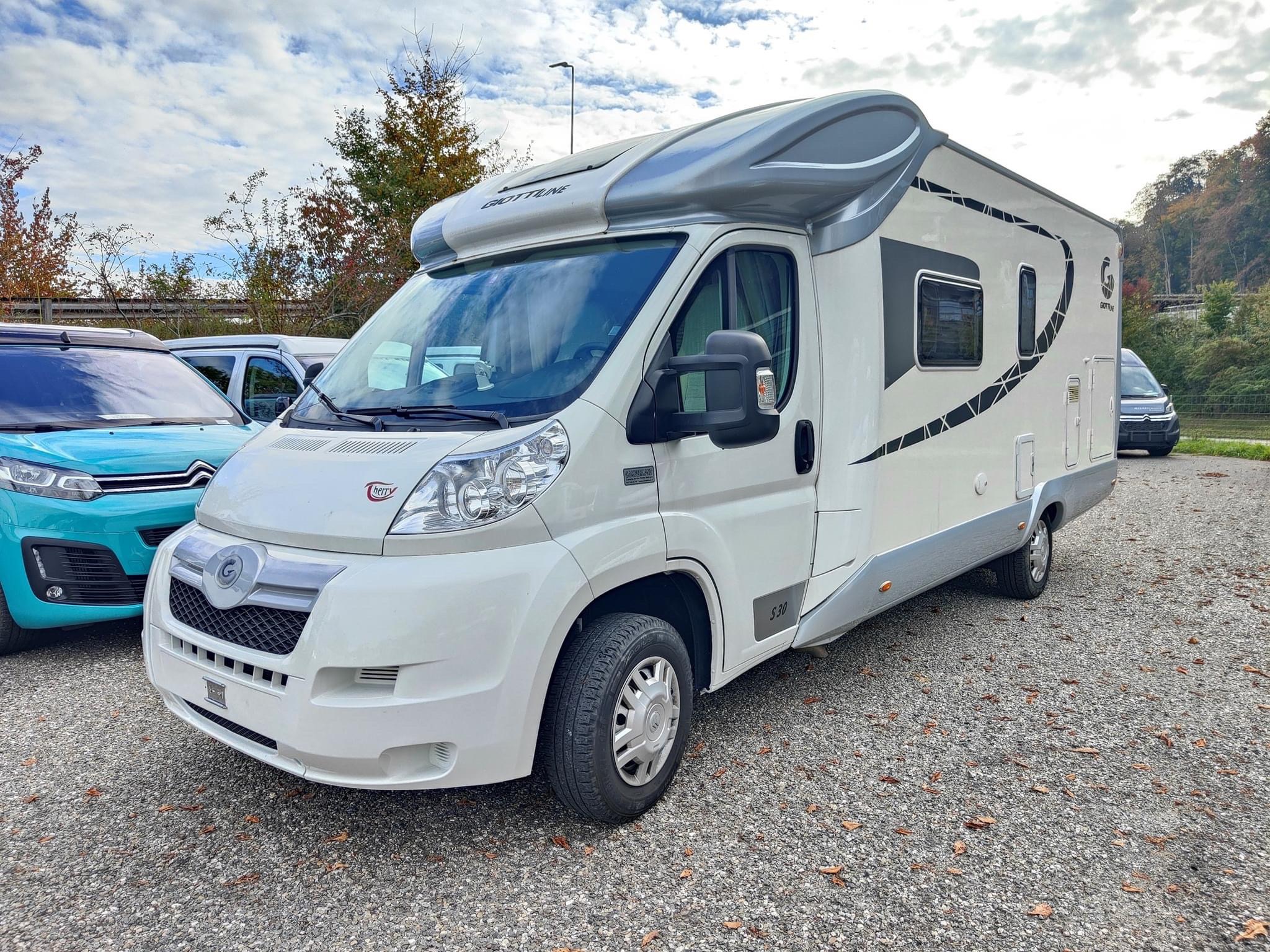 Camping-car GIOTTILINE Therry T30 (semi-intégré)