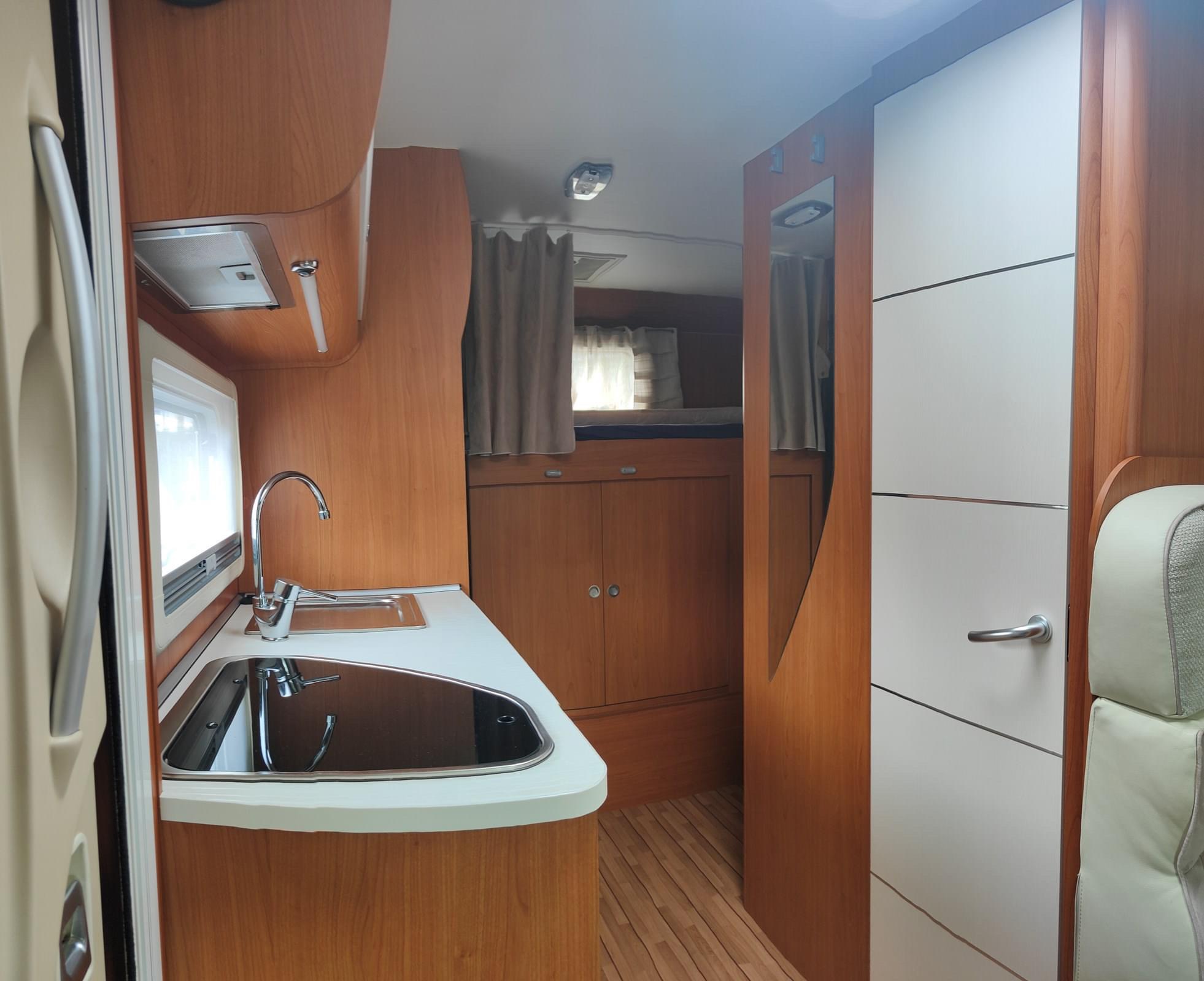 Camping-car GIOTTILINE Therry T30 (semi-intégré) – Image 4