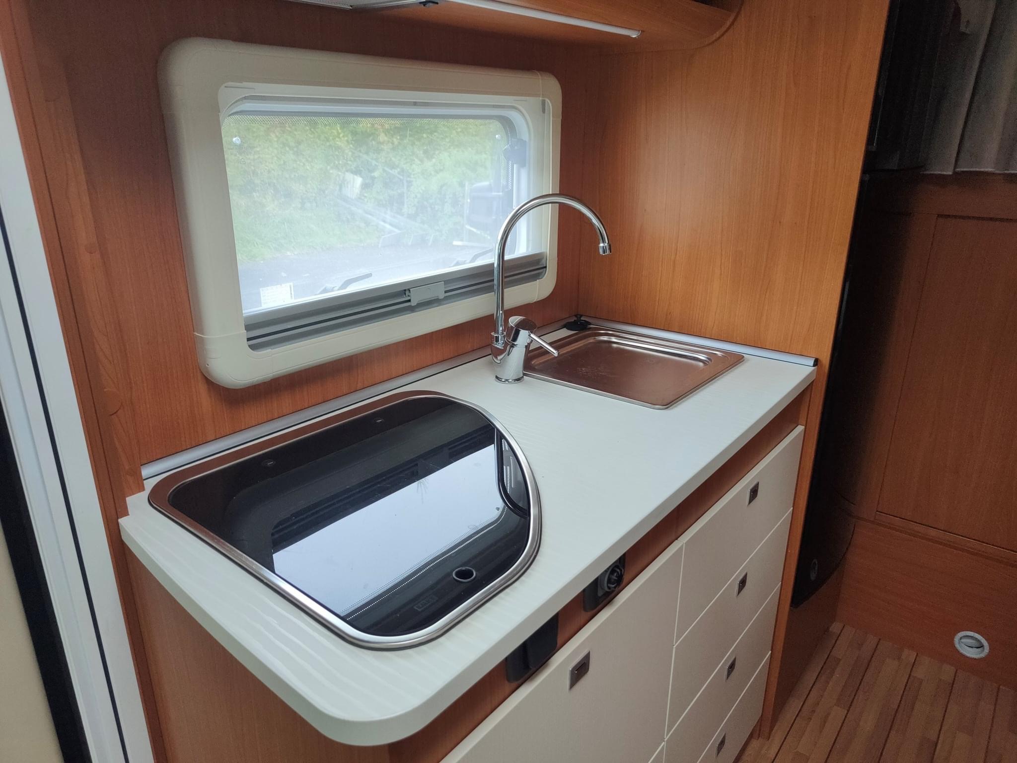 Camping-car GIOTTILINE Therry T30 (semi-intégré) – Image 6