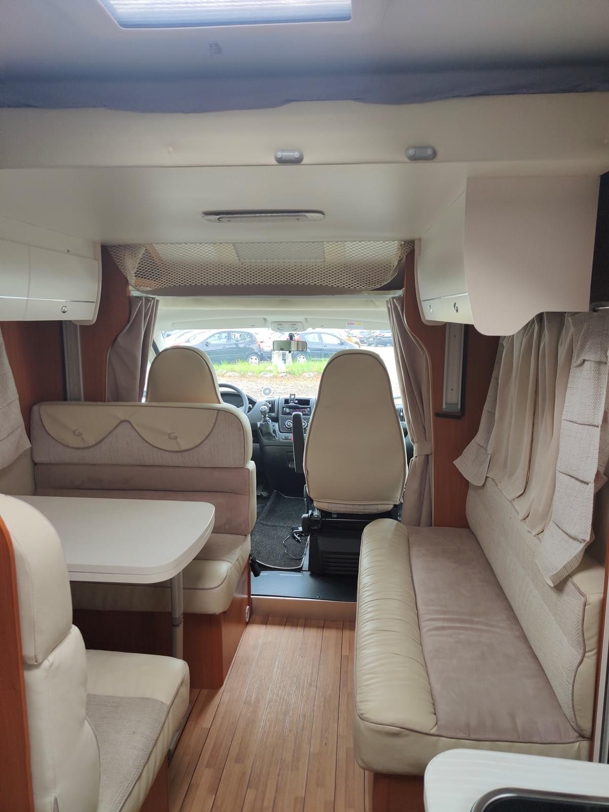 Camping-car GIOTTILINE Therry T30 (semi-intégré) – Image 11