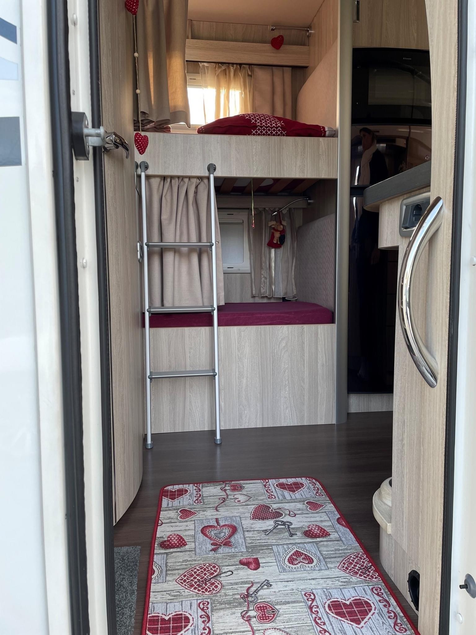 Camping-car LAIKA ECOVIP 2 (alcôve) – Image 4