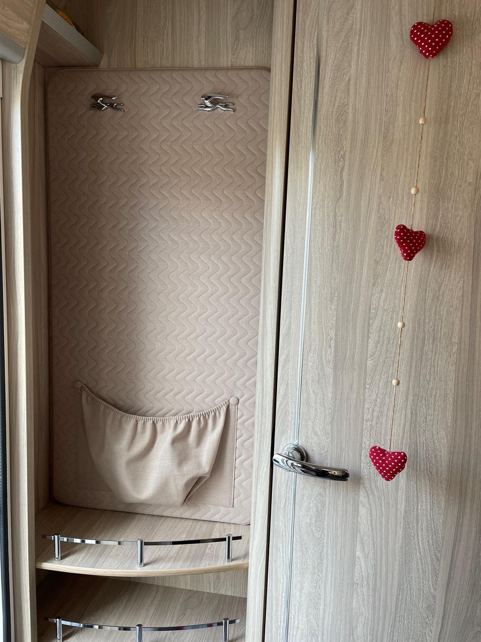 Camping-car LAIKA ECOVIP 2 (alcôve) – Image 8