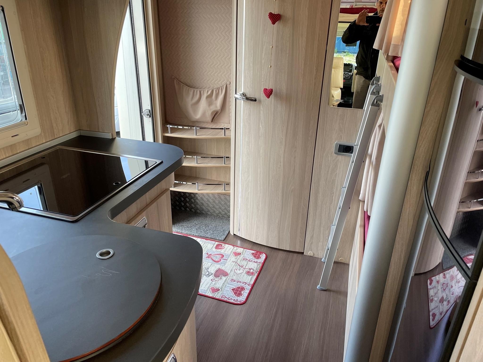 Camping-car LAIKA ECOVIP 2 (alcôve) – Image 9