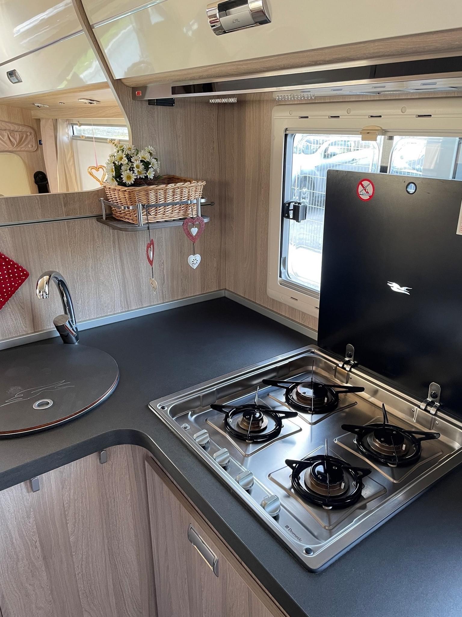 Camping-car LAIKA ECOVIP 2 (alcôve) – Image 10