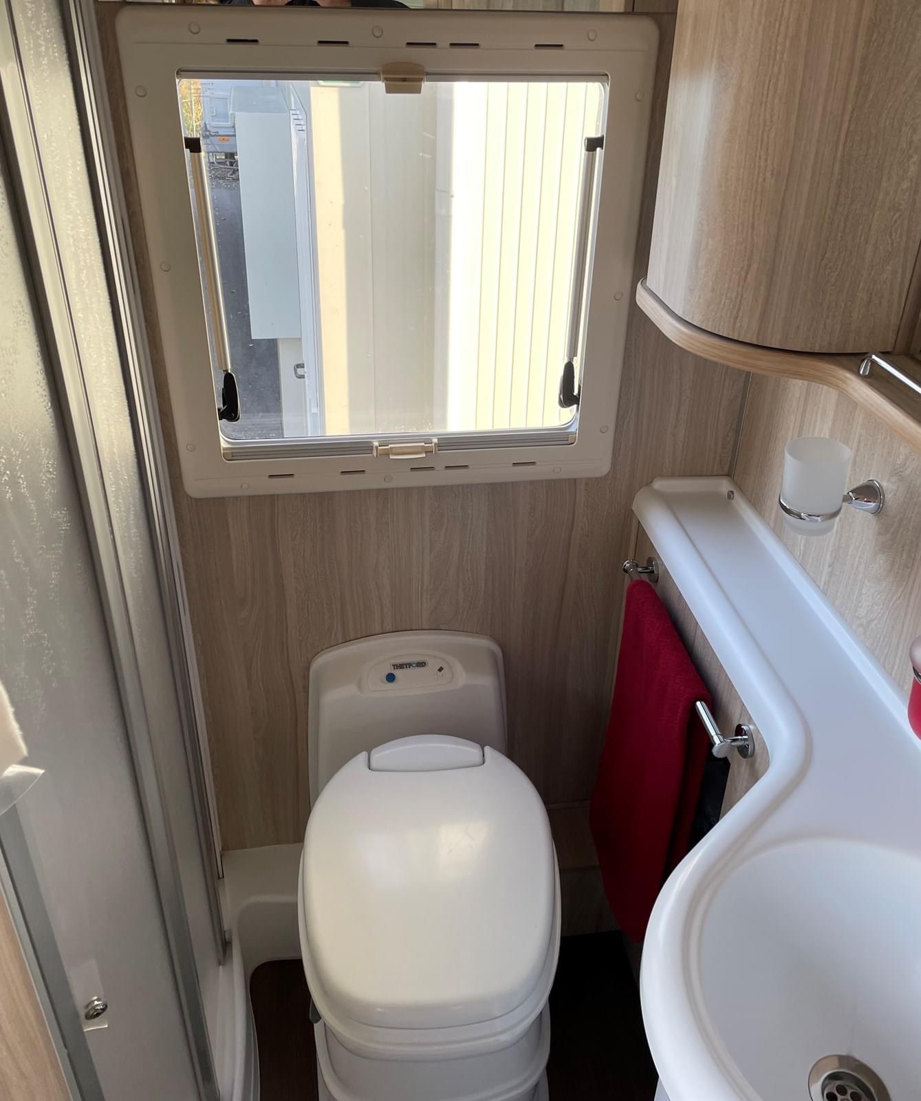 Camping-car LAIKA ECOVIP 2 (alcôve) – Image 12