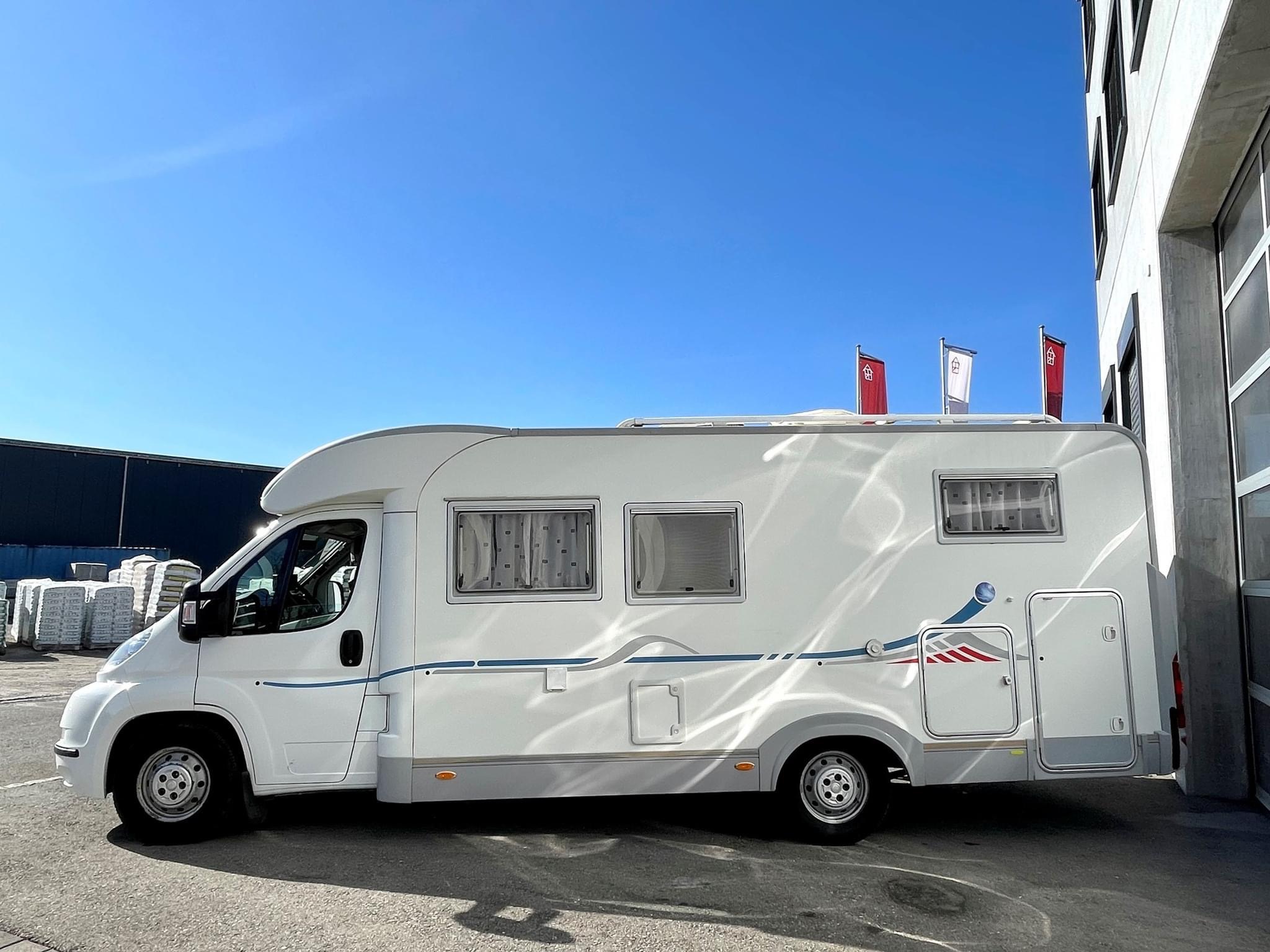 Camping-car FIAT Ducato 2.3JTD ADRIA Coral S680SL (Semi-intégré)