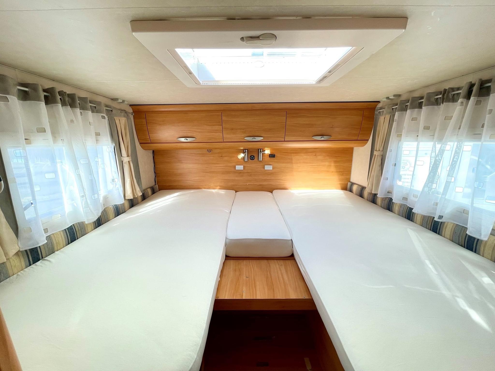 Camping-car FIAT Ducato 2.3JTD ADRIA Coral S680SL (Semi-intégré) – Image 12