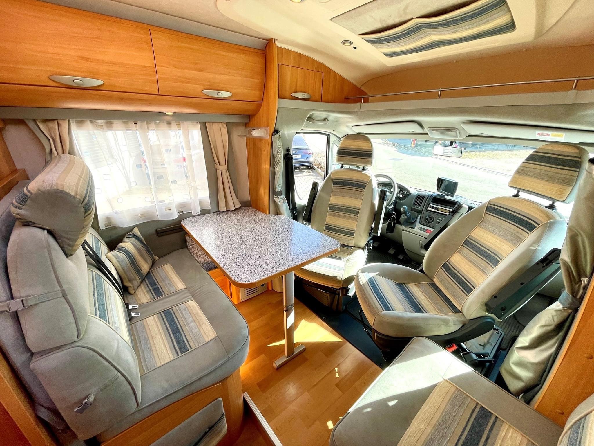 Camping-car FIAT Ducato 2.3JTD ADRIA Coral S680SL (Semi-intégré) – Image 5