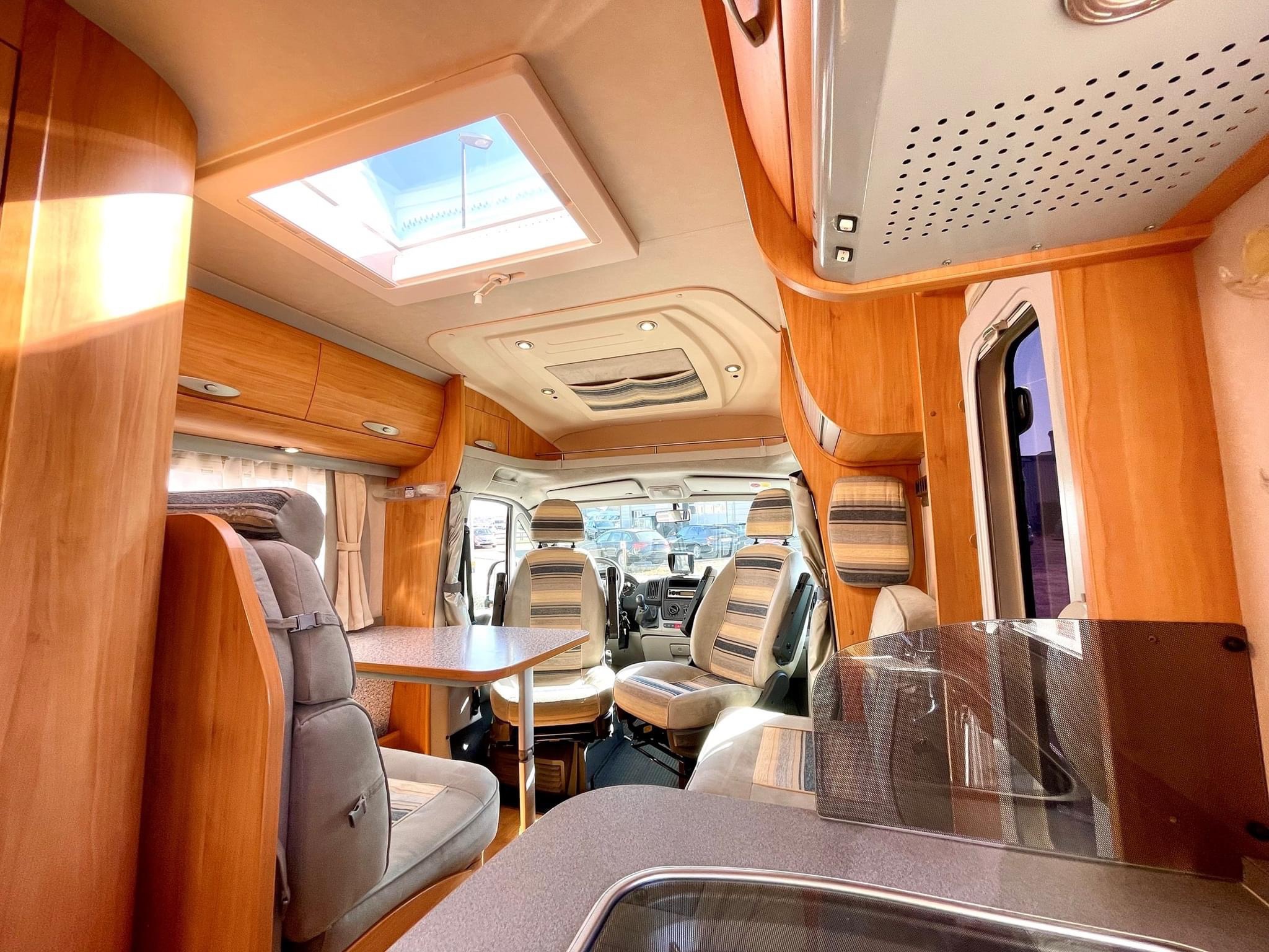 Camping-car FIAT Ducato 2.3JTD ADRIA Coral S680SL (Semi-intégré) – Image 6