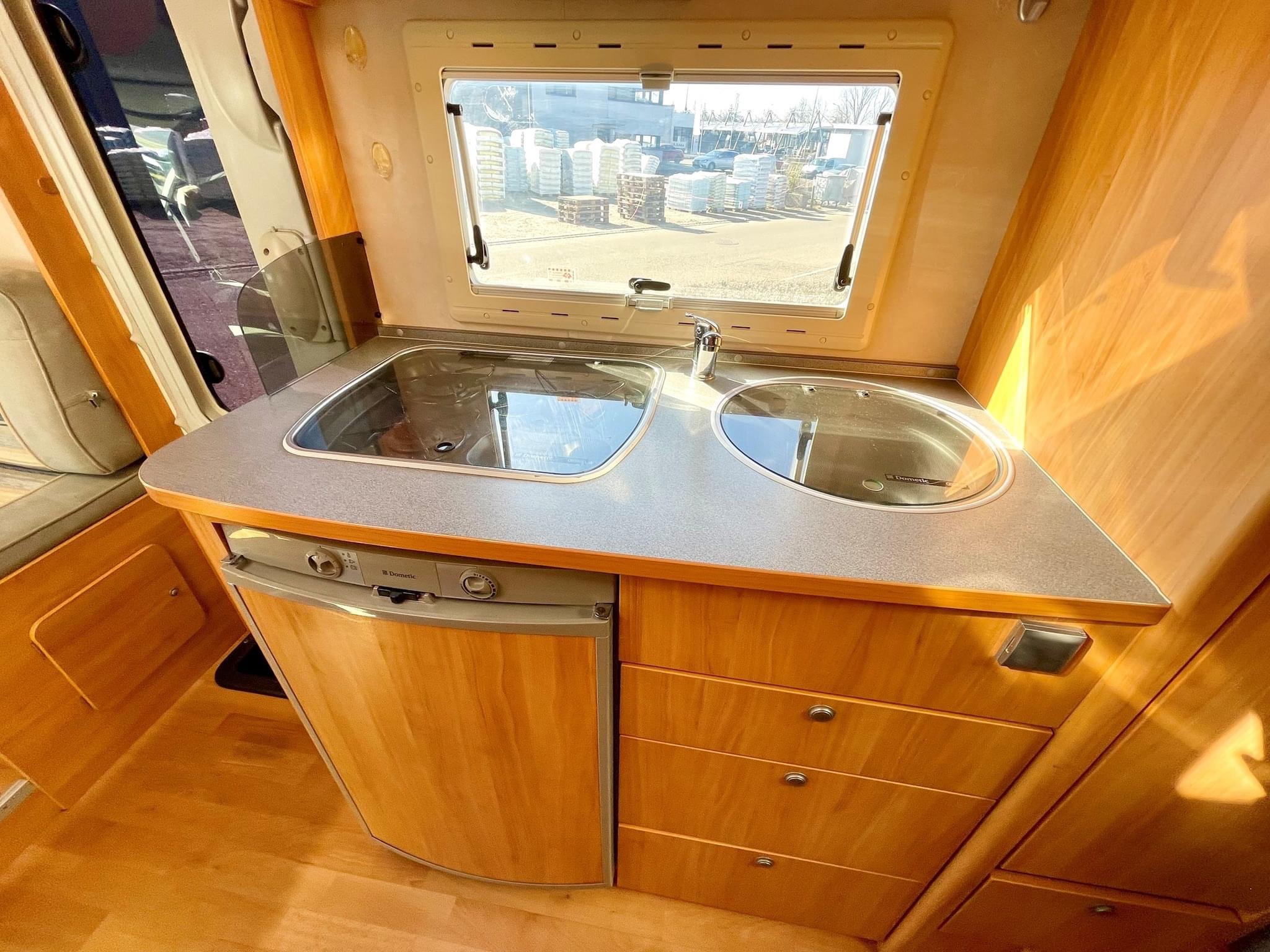 Camping-car FIAT Ducato 2.3JTD ADRIA Coral S680SL (Semi-intégré) – Image 7