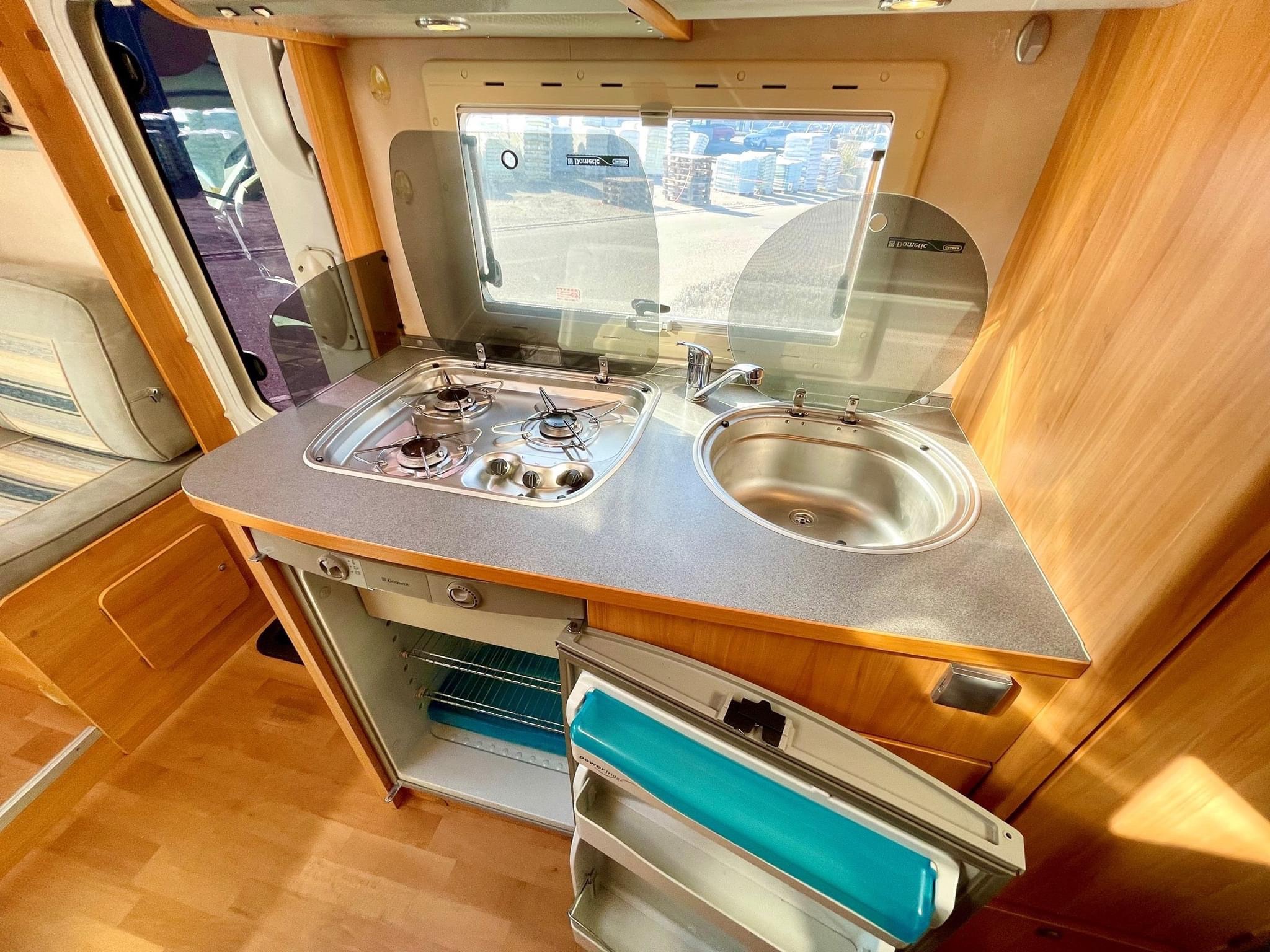 Camping-car FIAT Ducato 2.3JTD ADRIA Coral S680SL (Semi-intégré) – Image 8