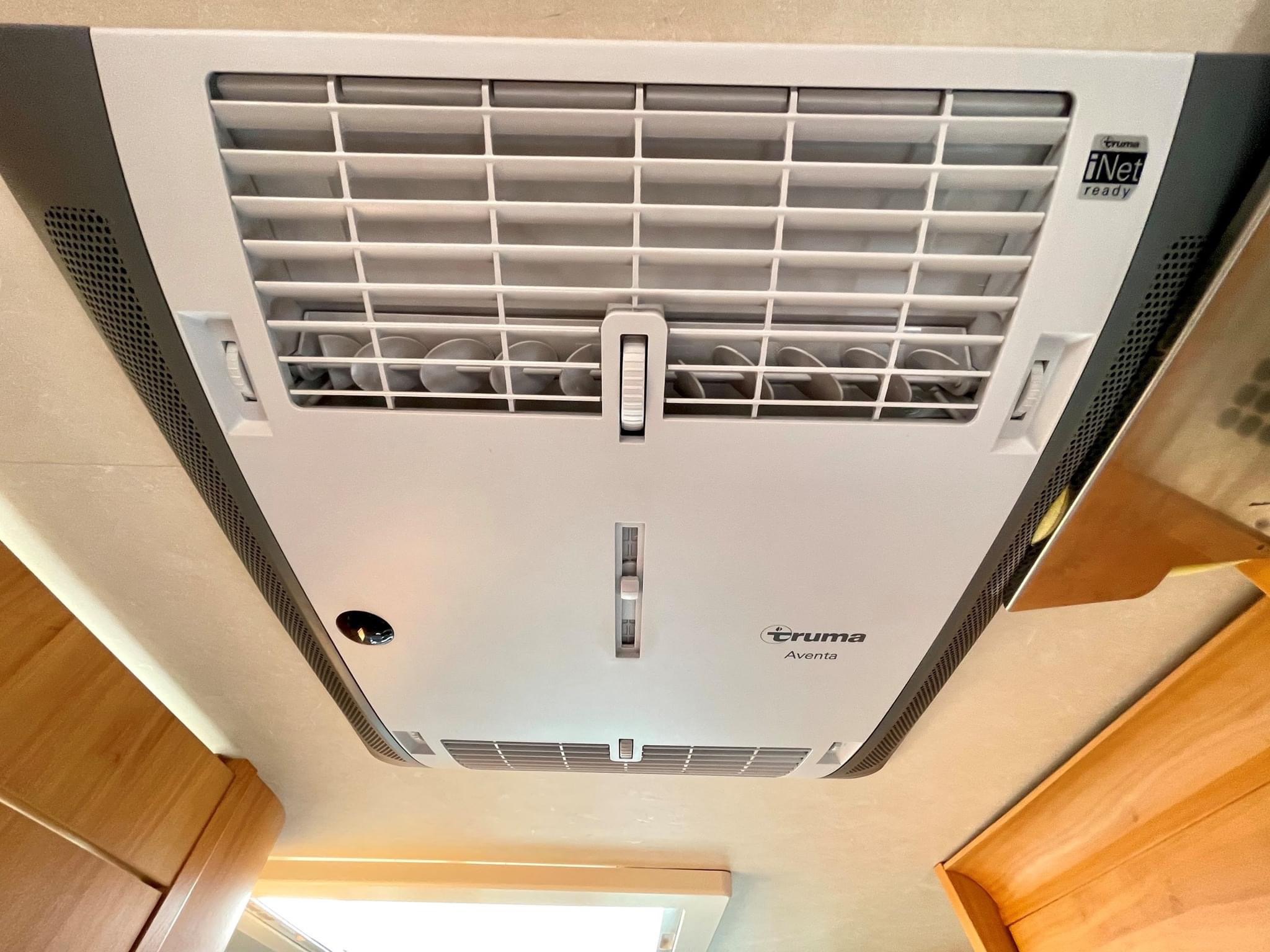 Camping-car FIAT Ducato 2.3JTD ADRIA Coral S680SL (Semi-intégré) – Image 11