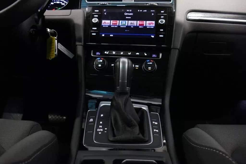 Volkswagen Golf – Image 21